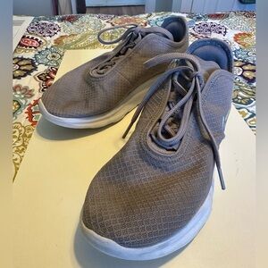 Nike Air Tan Women’s Sneakers Sz 8.5